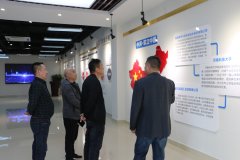 熱烈歡迎新加坡領(lǐng)導(dǎo)蒞臨我司進行考察指導(dǎo)工作